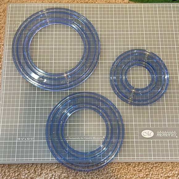 Creative Memories Circle cutting system, Square maker, lot - Picture 2 of 7